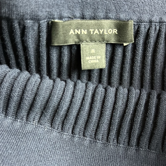 Ann Taylor Knit Skirt Size M - Picture 2 of 6